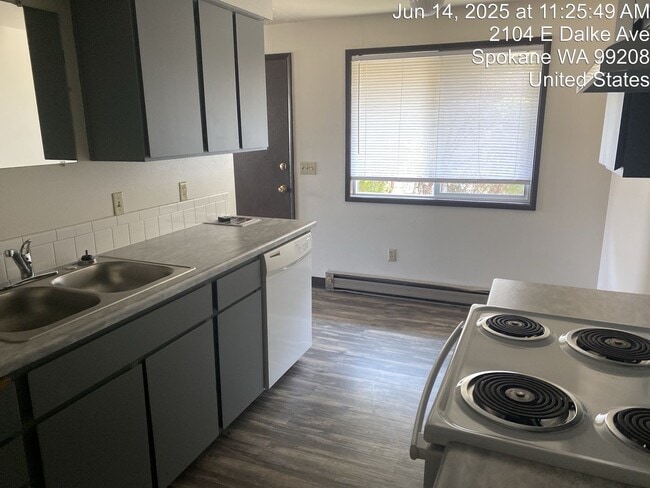Building Photo - 2102 E Dalke Ave