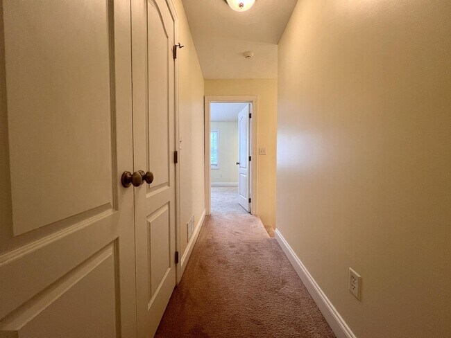 Building Photo - 304 Villa View Dr