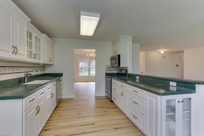 Building Photo - 2637 N Elizabeth Harbor Dr