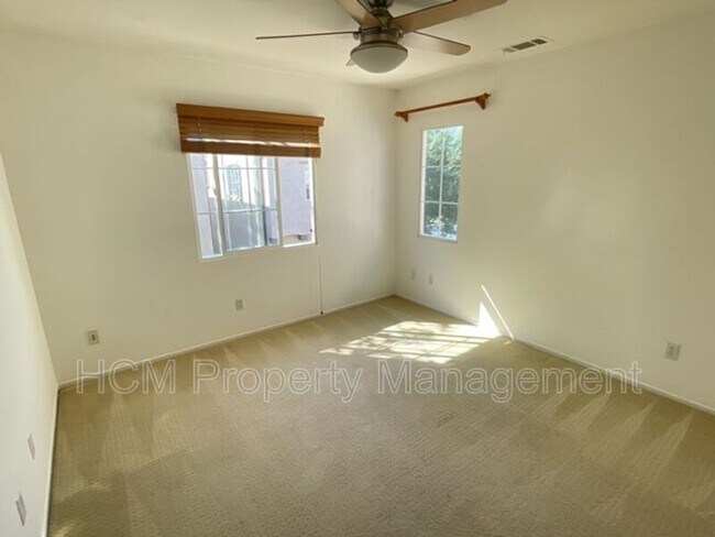 Building Photo - 21 Sonata St