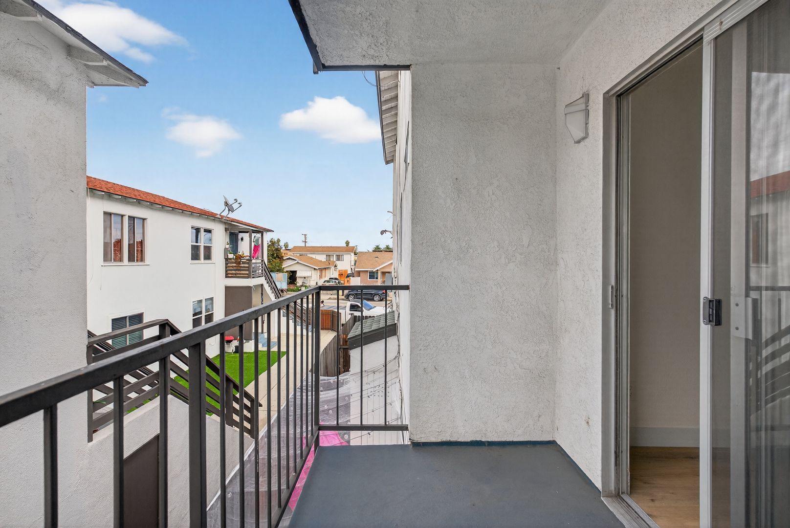 Building Photo - 921 Alamitos Ave