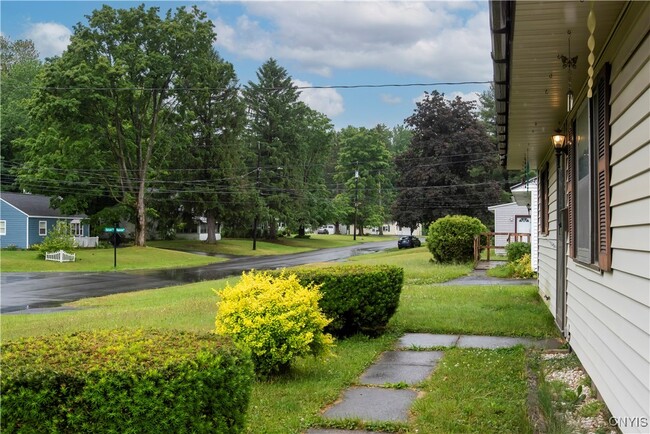 Building Photo - 8 Mapledale Rd