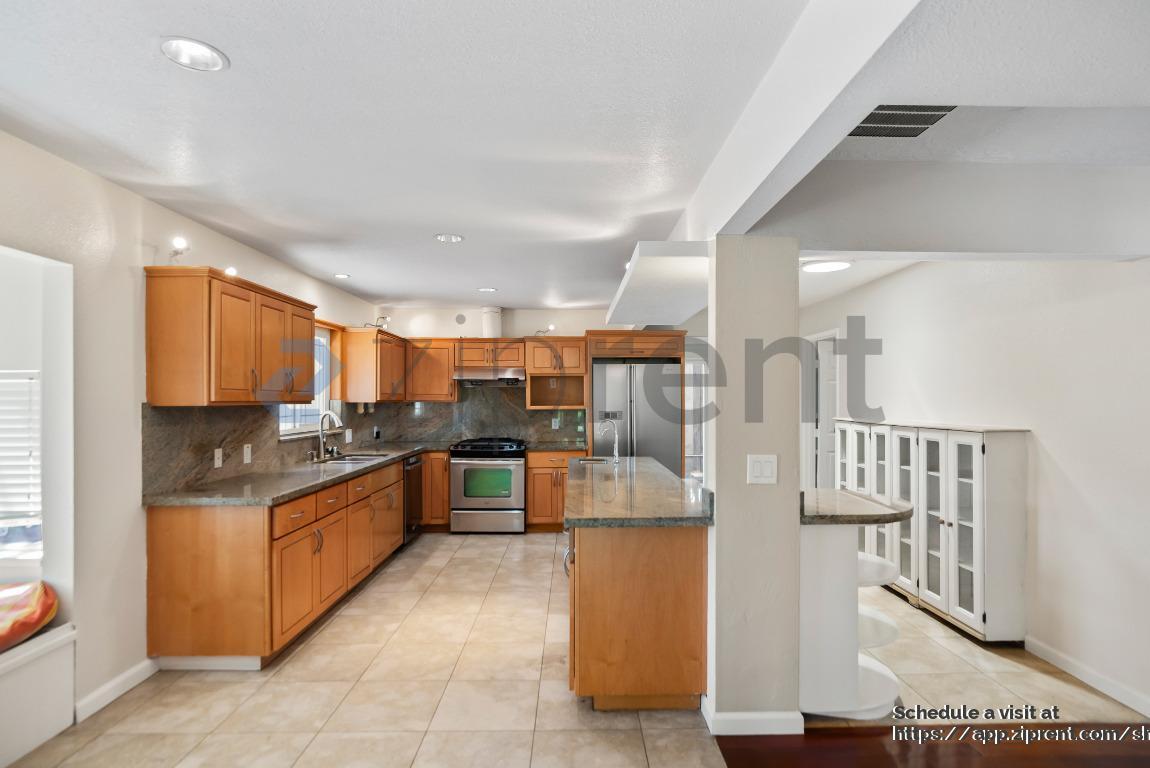Building Photo - 10609 Creston Dr