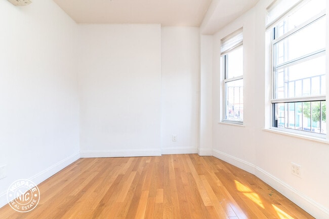 Building Photo - 2171 Clarendon Rd