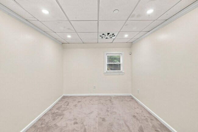 Building Photo - 324 Essex St