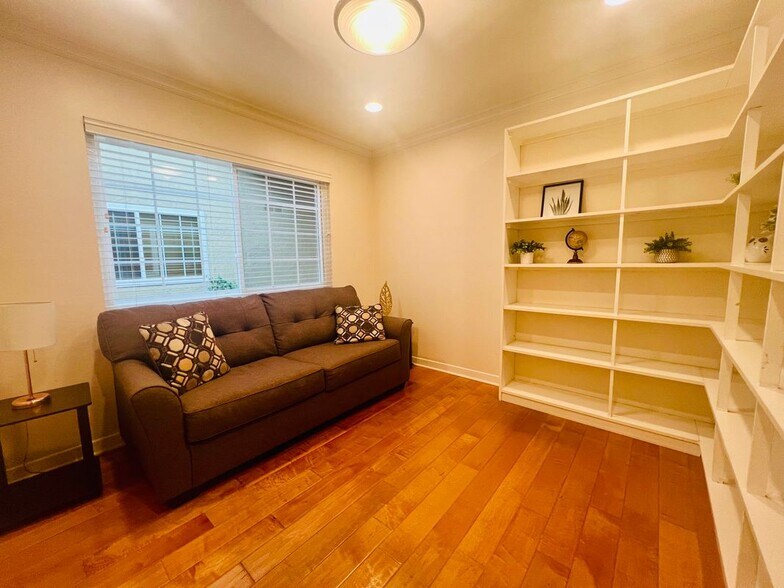 Building Photo - 5309 Lockhurst Dr
