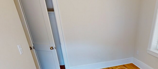 Building Photo - 9/1 No Fee! Spilt-style 3BR on Beacon St near Wash Sq/Coolidge