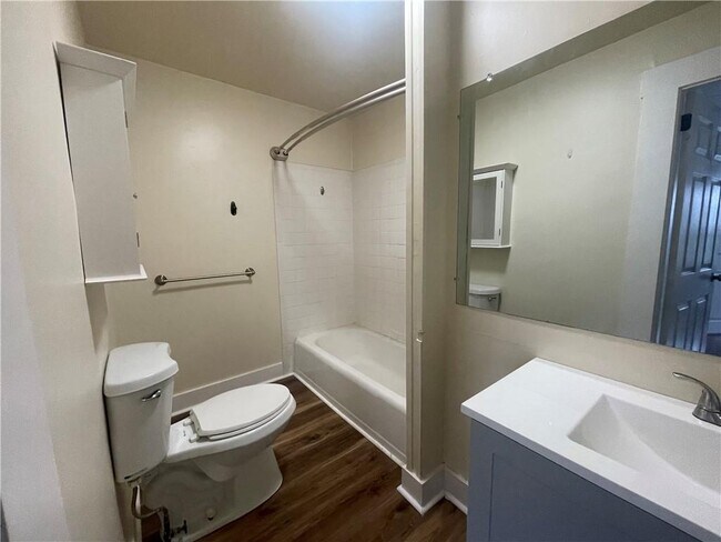 Building Photo - 40-40 Freebody St