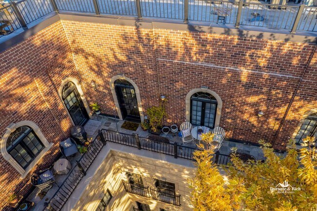 Building Photo - Luxurious Fully Furnished Penthouse Retrea...