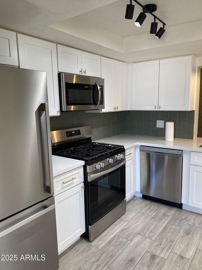 Building Photo - 1821 W Libby St