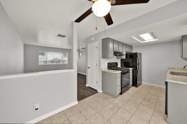 Building Photo - Heather Ridge Apartments