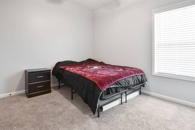 Building Photo - Pet Friendly Three Bedroom with Bonus!