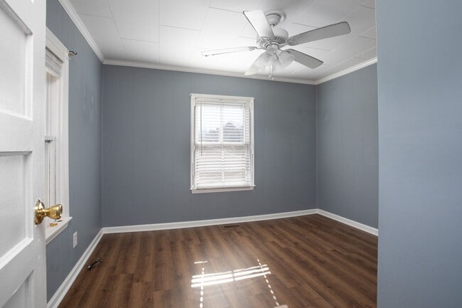 Building Photo - Friendly 2 Bedroom, 1 Bath bungalow in Hillsborough!