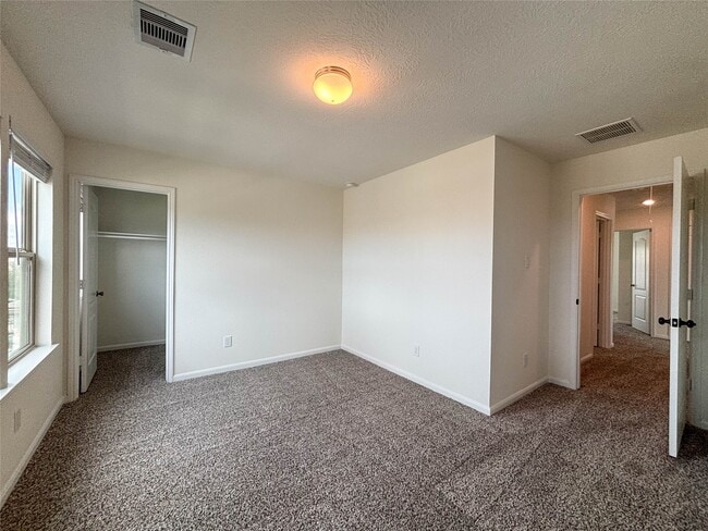 Building Photo - 2527 Boxwood Park