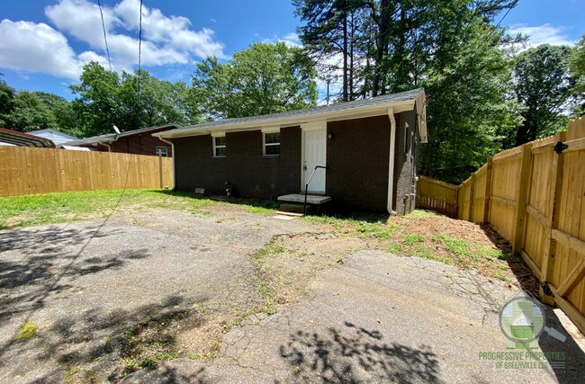 Building Photo - 403 Glenn Rd