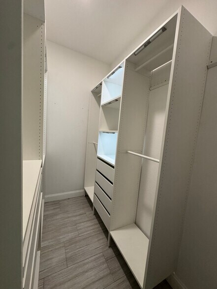 Building Photo - 6412 S Adelia Ave