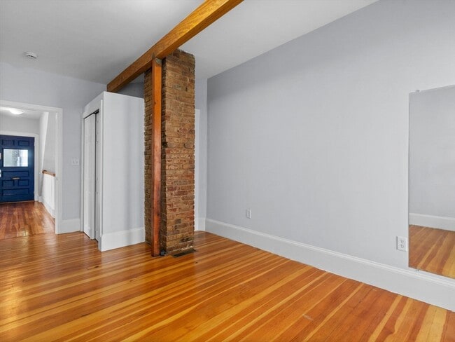 Building Photo - 98 Elm St