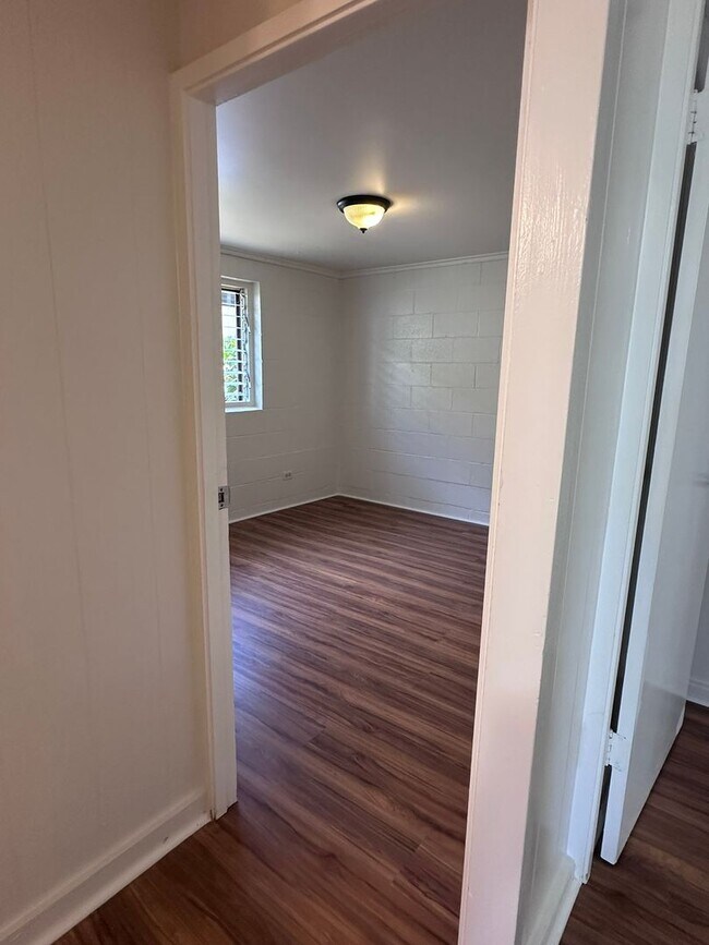 Building Photo - 1701 Skyline Dr