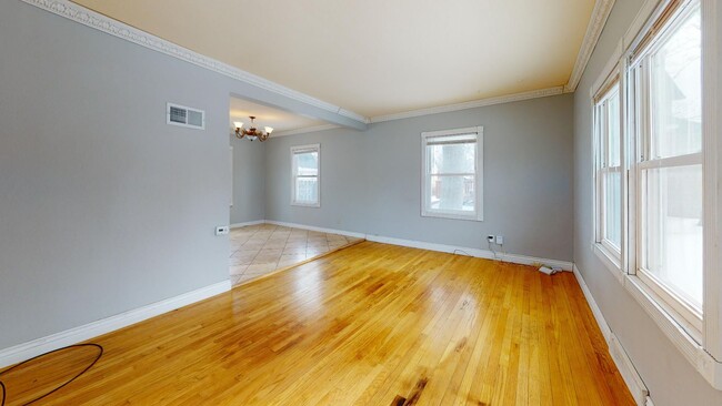 Building Photo - AVAILABLE AUGUST 1st, Cute, 2-story Duplex