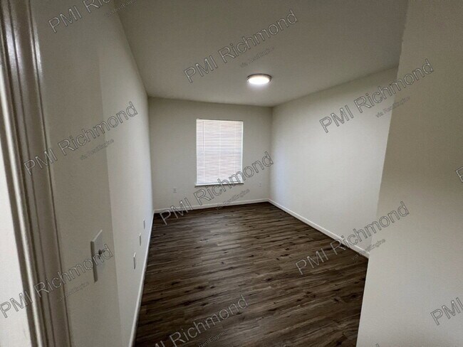Building Photo - 3520 E Richmond Rd