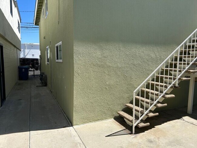 Building Photo - WONDERFULLY LOCATED DWNSTRS 1BD 1BA STUDIO IN OLD TOWN SEAL BEACH!