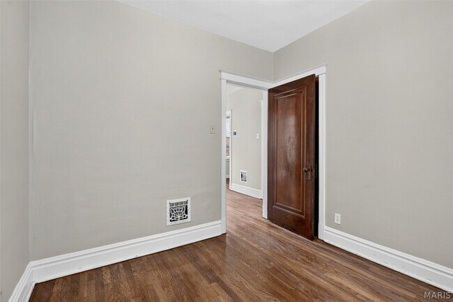 Building Photo - 5249 Sutherland Ave