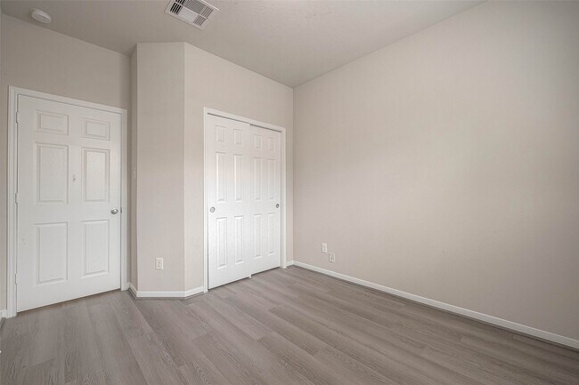 Building Photo - 3979 Mossy Spring Ln