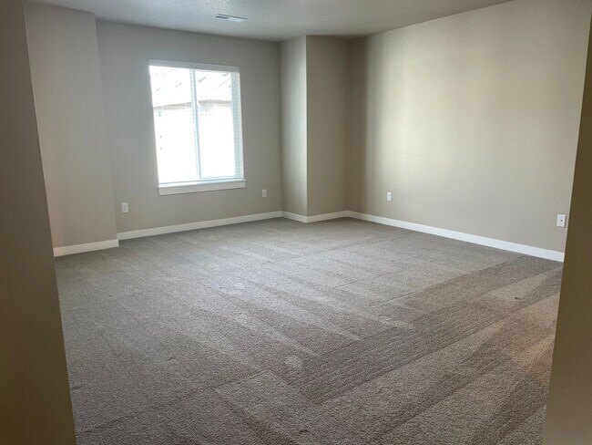 Building Photo - GORGEOUS 3 BED/2 BATH OPEN CONCEPT HOME IN...