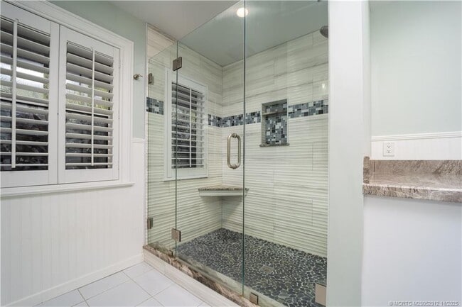 Building Photo - 7 Oakwood Dr