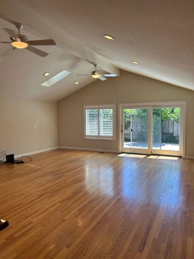 Building Photo - Beautiful Home with multiple upgrades!