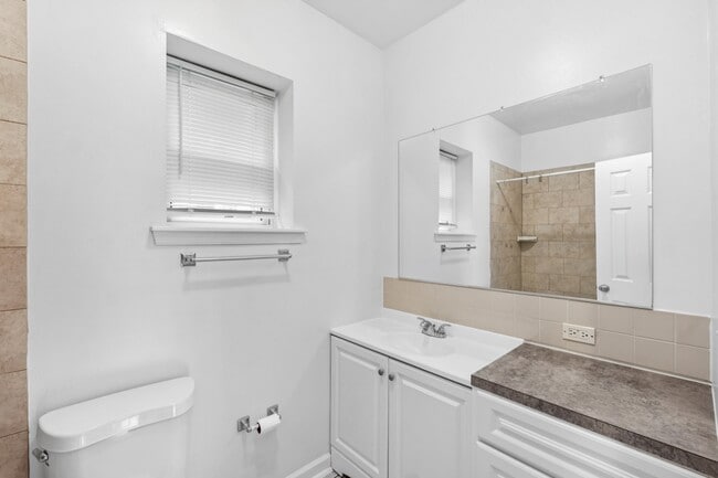 Building Photo - 4813 Calvert Rd