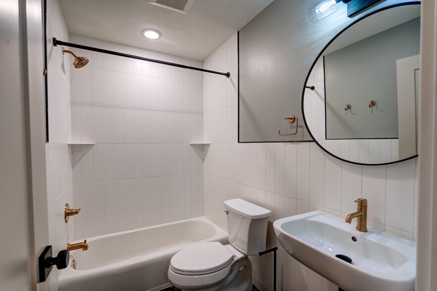 Building Photo - 405 Presidential Ln