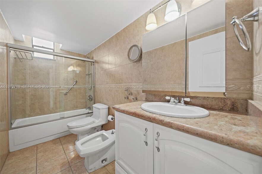 Building Photo - 2500 Parkview Dr