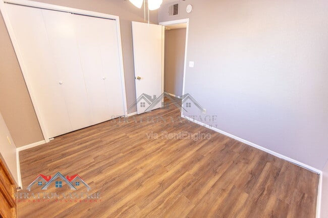 Building Photo - 3749 E Hopi Ave