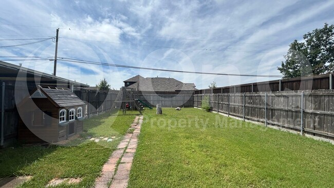 Building Photo - 409 Stoneybrook Dr