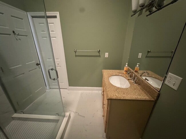 Building Photo - 10 Sherman Ct