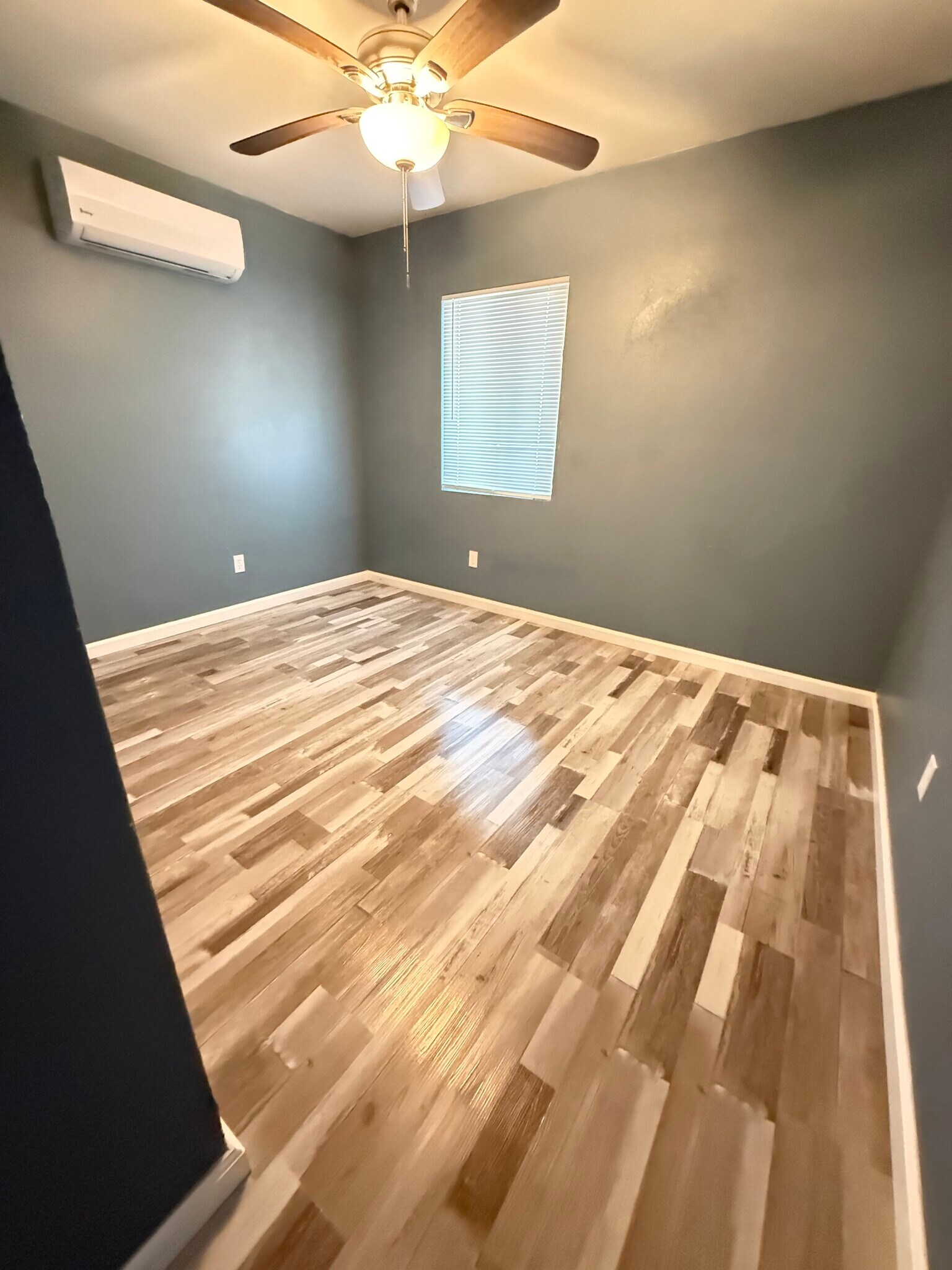 Building Photo - 1015 4th St