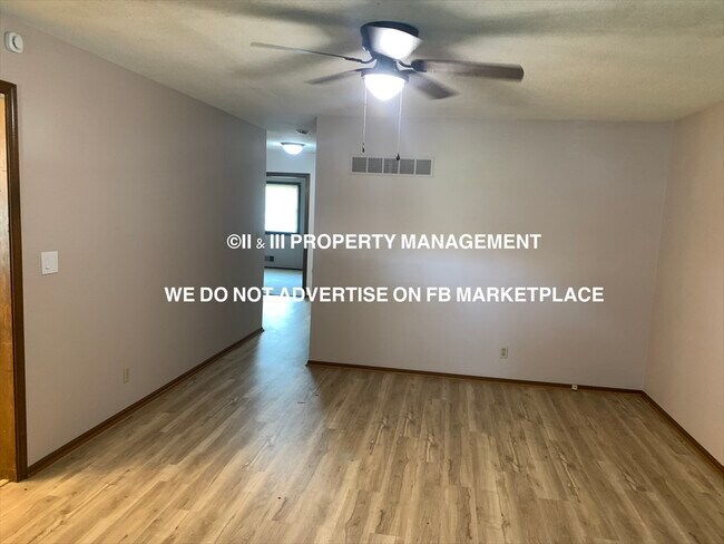 Building Photo - 1410 SW Sunset St