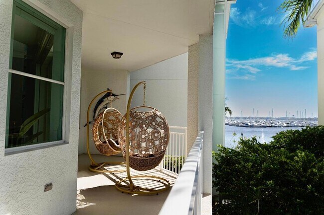 Building Photo - 815 NW Flagler Ave