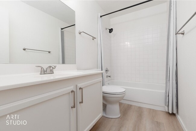 Building Photo - Beautiful upstairs 2-bedroom, 2-bathroom apartment
