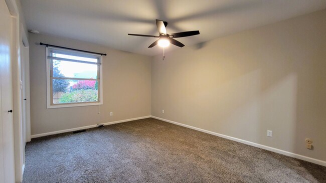 Building Photo - 1601 Coventry Dr