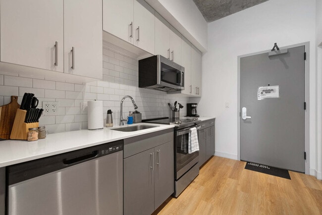 Building Photo - 853 W Blackhawk St