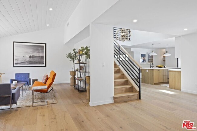 Building Photo - 1131 Rancho Dr