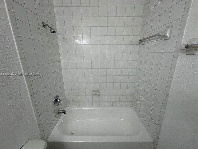 Building Photo - 1661 SE 29th Ct