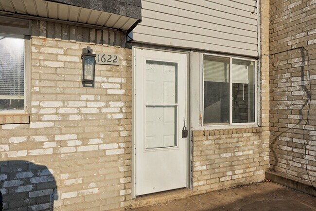 Building Photo - 1622 Claudia Dr