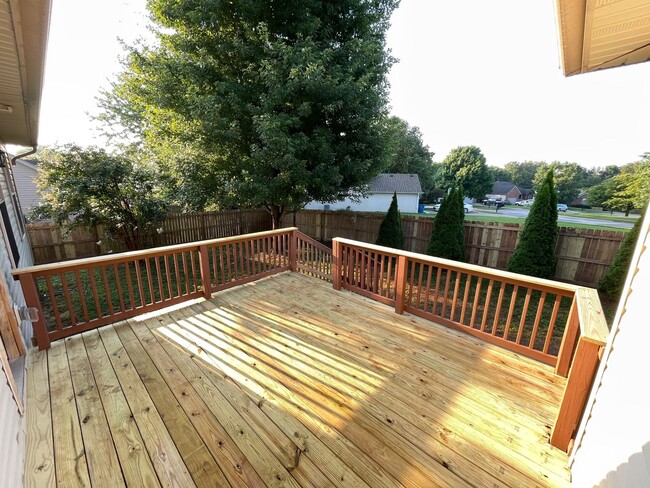 Building Photo - Brick Home in Desirable Neigborhood