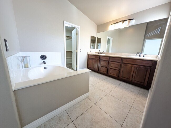 Building Photo - 8121 Riviera Beach Dr