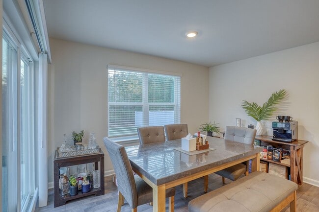 Building Photo - 124 Currant Cir