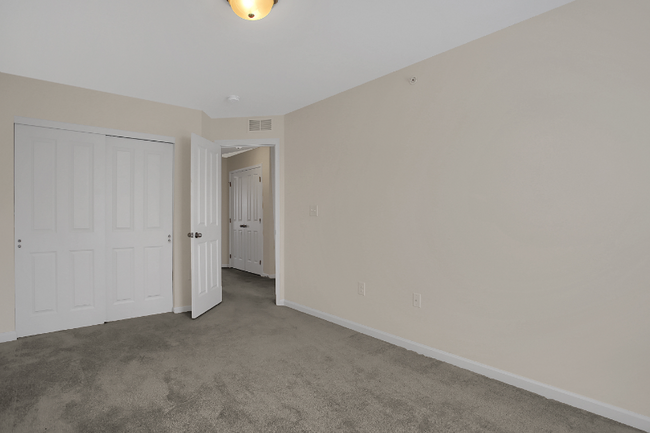 Building Photo - 5175 Winthrop Ave