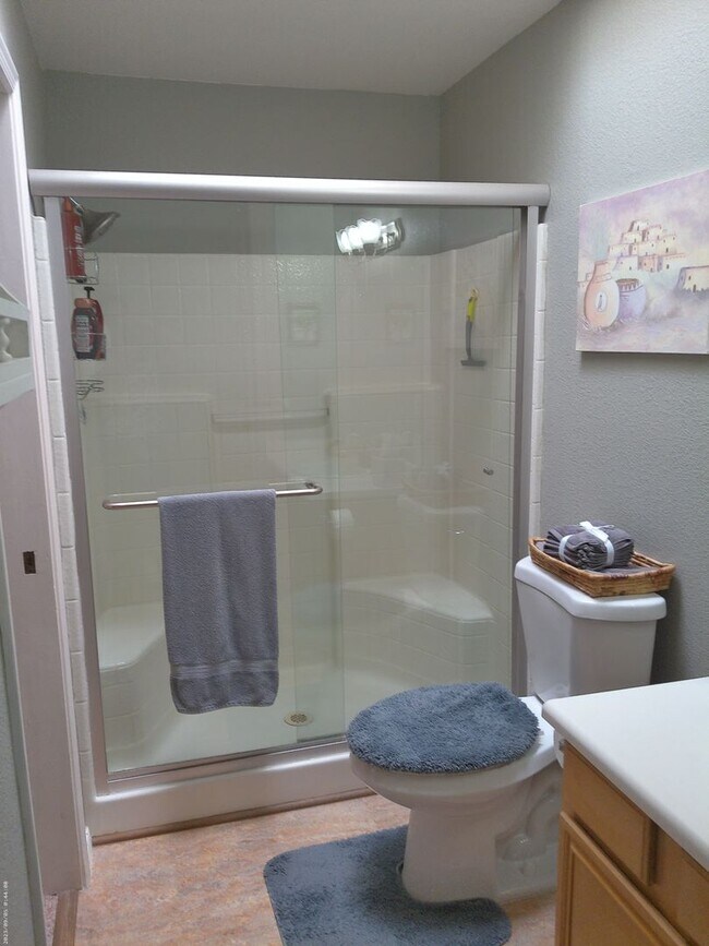 Building Photo - Fully furnished short term rental less then 6 months great for winter rental